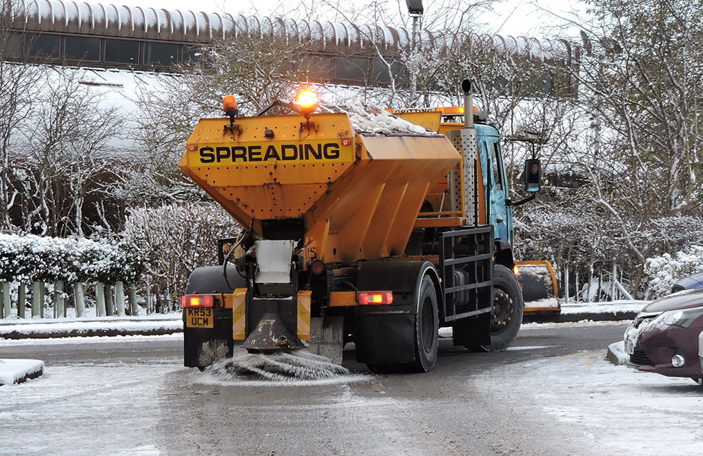 salt spreading snow salting service