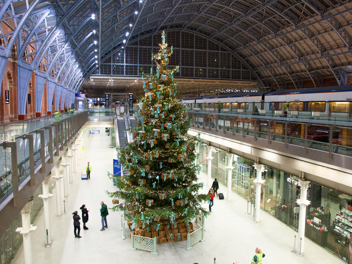 luxury retail christmas tree installation