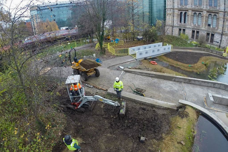 commercial landscaping contractors constrcuting ponds